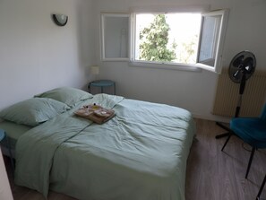 3 bedrooms, iron/ironing board, travel crib, free WiFi