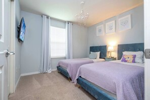 5 bedrooms, iron/ironing board, WiFi, bed sheets