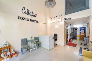 Reception - Collection O Cozy 5 Hotel - Near SECC (Ho Chi Minh City)