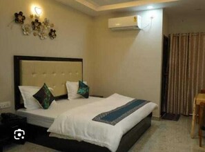 Enkeltrom – standard, balkong | Safe på rommet, skrivebord og skrivebord for bærbar PC