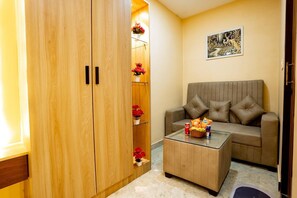 Deluxe Room, Balcony | In-room safe, desk, laptop workspace, iron/ironing board - HOTEL VS RECIDECNY (Varanasi)