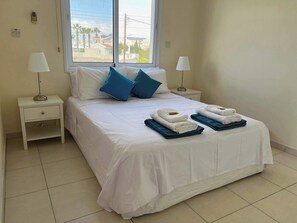 3 bedrooms, desk, iron/ironing board, WiFi