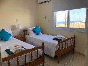 3 bedrooms, desk, iron/ironing board, WiFi