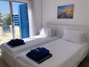 2 bedrooms, desk, iron/ironing board, WiFi