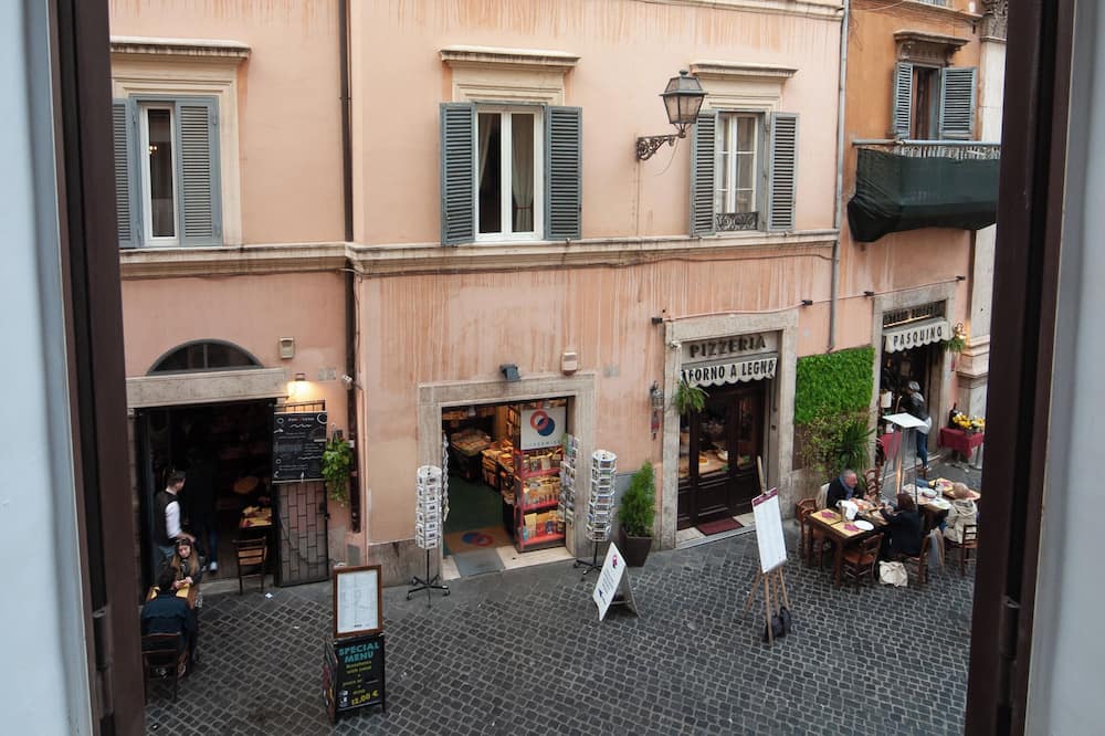 navona jacuzzi apartment