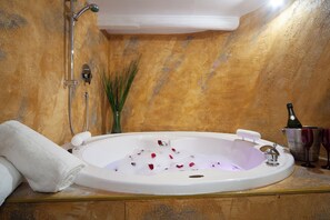 Apartment, City View | Bathroom | Free toiletries, hair dryer, slippers, towels - navona jacuzzi apartment (Rome)