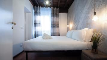 Appartamento, vista città | 2 camere, minibar, una cassaforte in camera, tende oscuranti