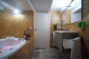 Apartment, City View | Bathroom | Free toiletries, hair dryer, slippers, towels - navona jacuzzi apartment (Rome)