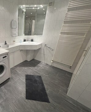 Douche, serviettes fournies