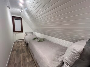 3 bedrooms, travel cot, WiFi