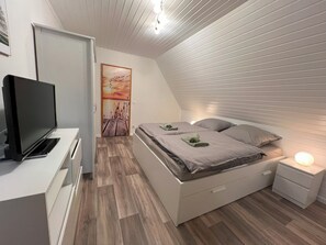 3 bedrooms, travel cot, WiFi