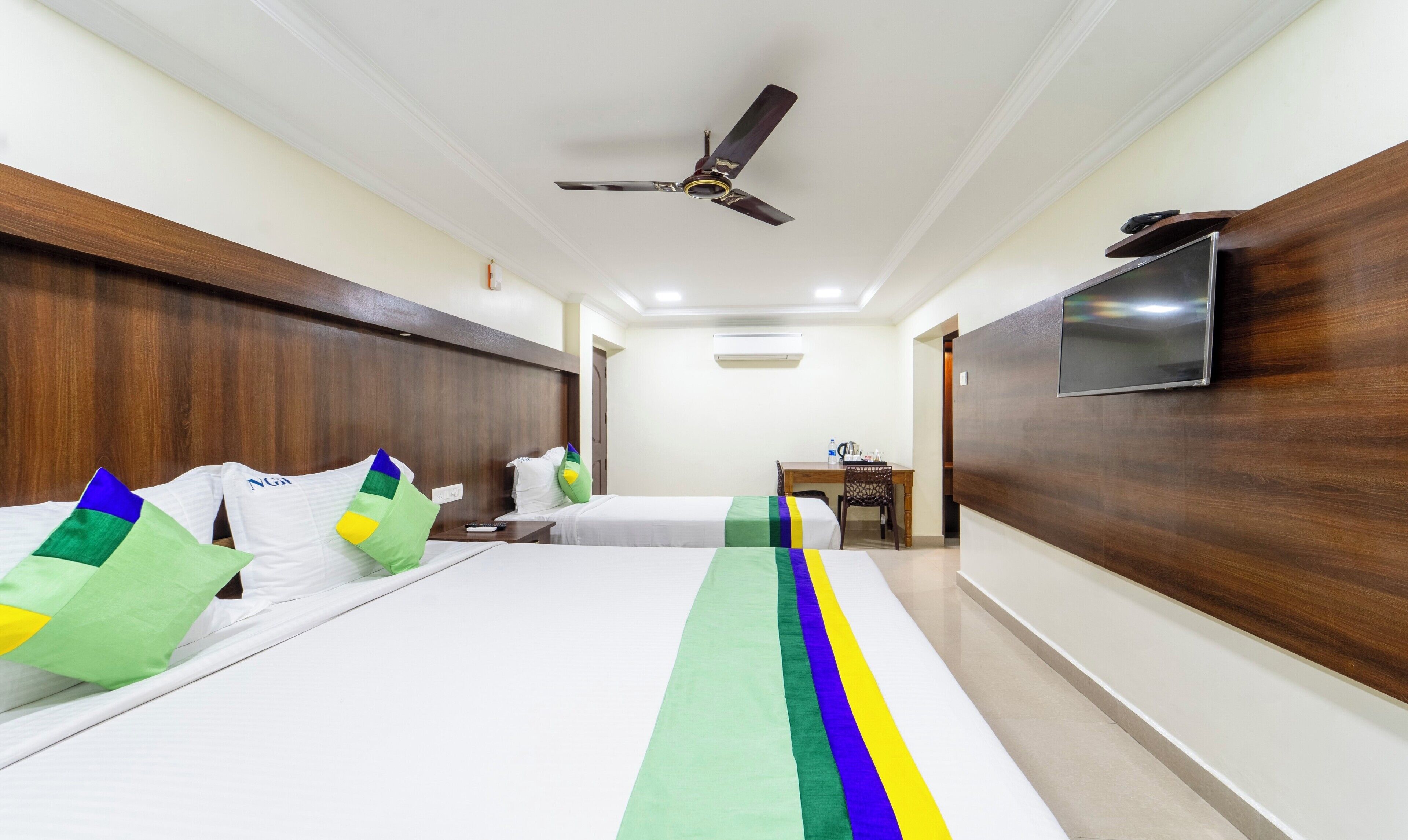 Executive Triple Room, City View | Desk, iron/ironing board, free WiFi