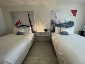 Desk, iron/ironing board, WiFi, bed sheets