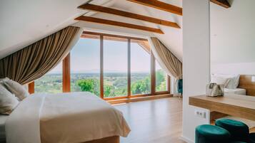 2 bedrooms, iron/ironing board, travel cot, free WiFi