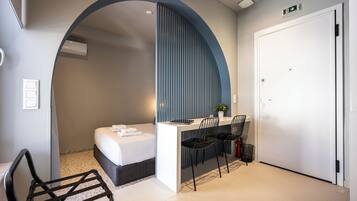 Deluxe Apartment, Balcony, City View | Free WiFi, bed sheets