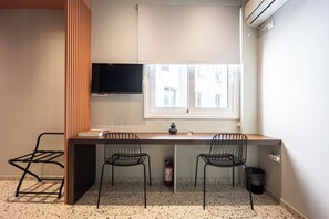 Family Room | In-room dining - Arches Apartments (Athens)