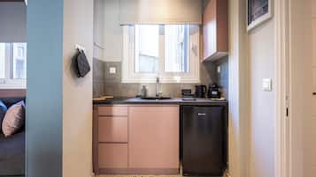 Superior Room | Private kitchen | Mini-fridge, microwave