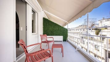 Deluxe-Apartment, Balkon, Stadtblick | Terrasse/Patio