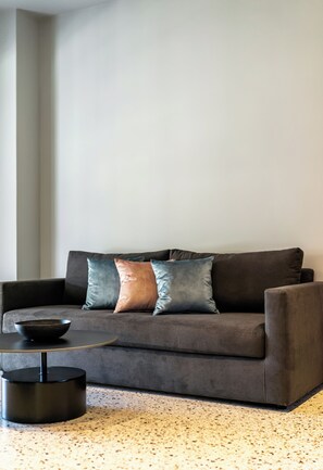 Habitación superior | Zona de estar | Una televisión