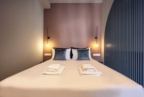 Deluxe-Apartment, Balkon, Stadtblick | Kostenloses WLAN, Bettwäsche