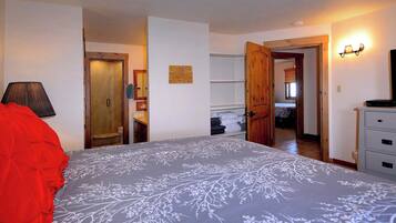 2 bedrooms, travel crib, WiFi, bed sheets