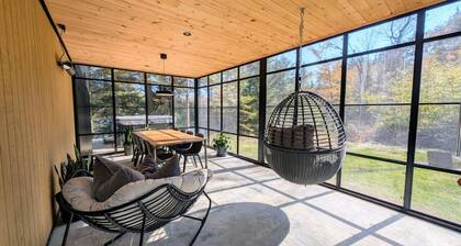 Luxurious Chalet Ambre - Waterfront, Spa, and Fire