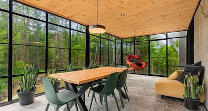 Luxurious Chalet Aube - Waterfront, Spa, Fireplace