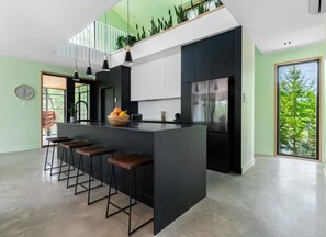 Køleskab, mikrobølgeovn, ovn, kogeplade