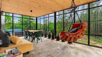 TV, fireplace, stereo