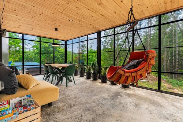 TV, fireplace, stereo