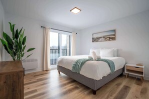 5 bedrooms, iron/ironing board, WiFi, bed sheets