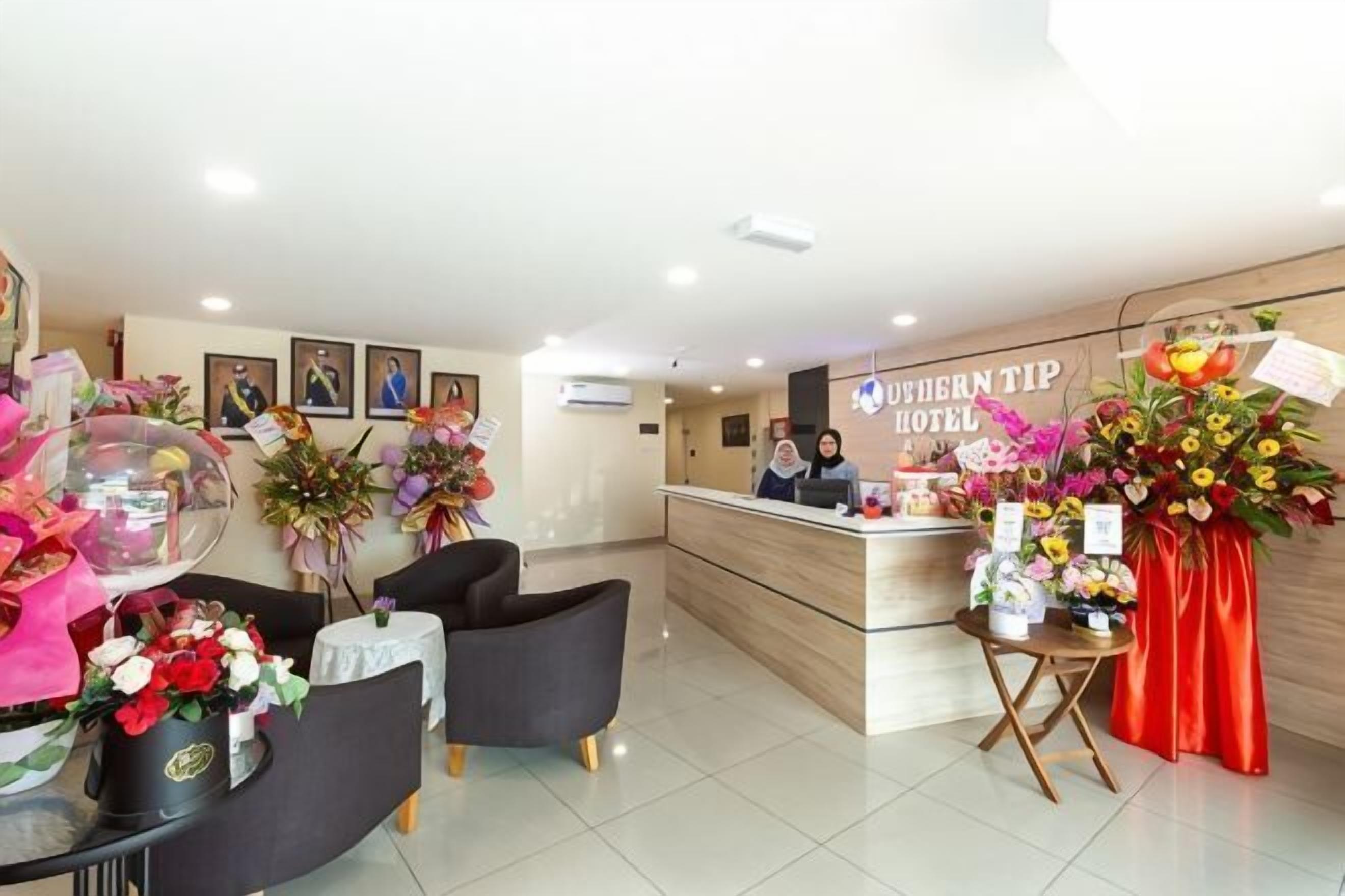 Lobby lounge