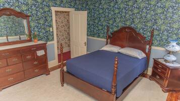 5 bedrooms, WiFi, bed sheets