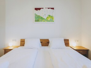 Comfort-Apartment, Balkon, Seeblick | 1 Schlafzimmer, Verdunkelungsvorhänge, schallisolierte Zimmer
