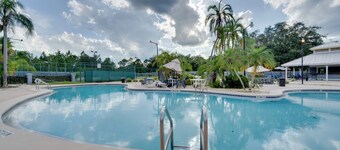 13 Mi to Epcot: Resort Studio w/ Pool Access!