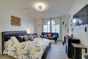 House (0 Bedroom) | Interior - 13 Mi to Epcot: Resort Studio w/ Pool Access! (Davenport)