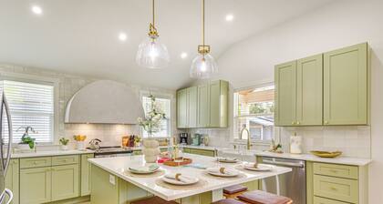 Heated Pool, Mini Golf & Cabana: Bradenton Retreat