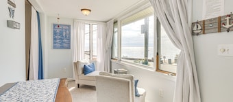 Beachfront, Dog-friendly Milford Getaway w/ Yard!