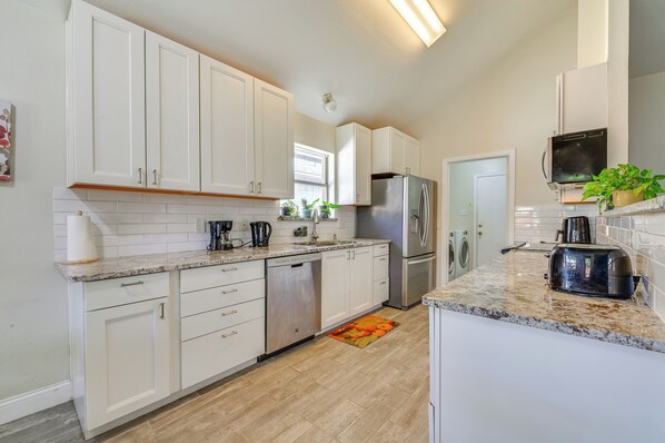 House (2 Bedrooms) | Interior - < 1 Mi to Historic Dtwn: Home w/ Yard in Mckinney (McKinney)