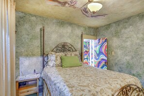 Interior - 3 Mi to Dtwn: Unique Toledo Retreat (Toledo)