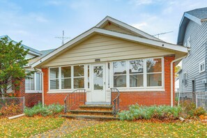 Exterior detail - 3 Mi to Dtwn: Unique Toledo Retreat (Toledo)