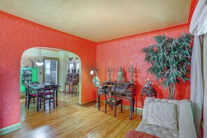 Interior - 3 Mi to Dtwn: Unique Toledo Retreat (Toledo)