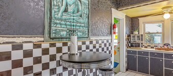 3 Mi to Dtwn: Unique Toledo Retreat
