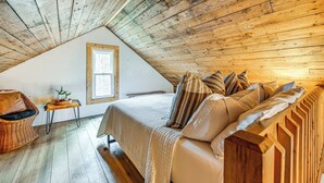 House (2 Bedrooms) | Interior - Fish & Water Raft: Cabin Near Lake Santeetlah (Robbinsville)