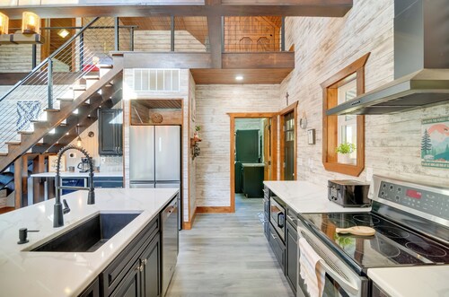 Hike & Climb: Pet-friendly Red River Gorge Cabin!