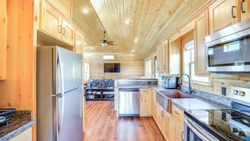 House (2 Bedrooms) | Interior