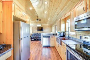 House (2 Bedrooms) | Interior