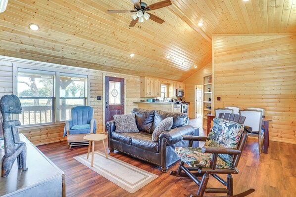 House (2 Bedrooms) | Interior