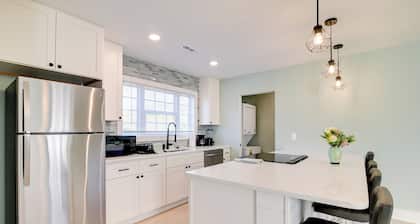 1 Mi to Pier: Screened Patio at Murrells Inlet Apt