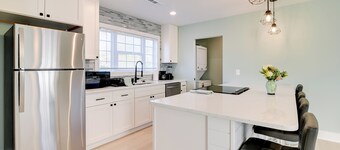 1 Mi to Pier: Screened Patio at Murrells Inlet Apt